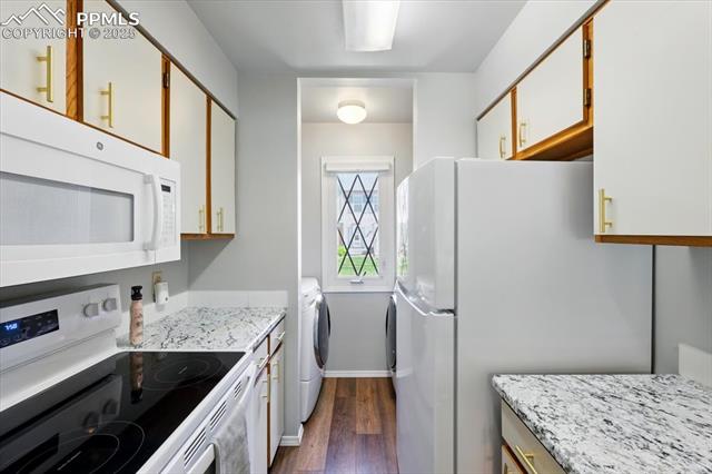3525 Queen Anne Way