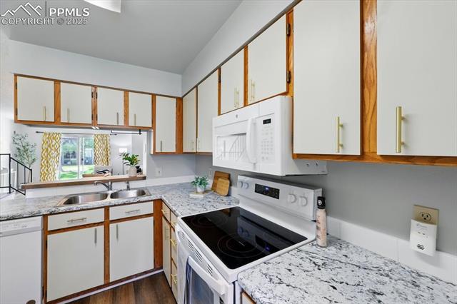 3525 Queen Anne Way
