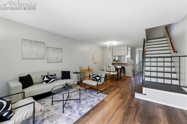 3525 Queen Anne Way