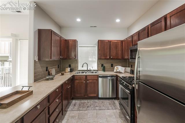 1075 Wisdom Heights