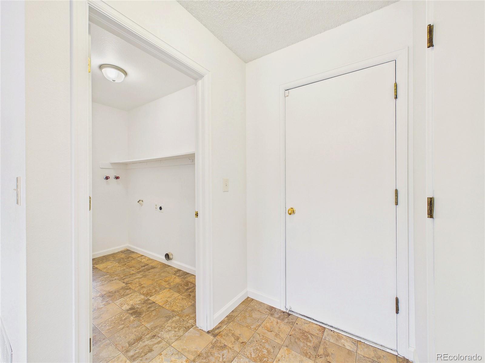 5572 S Zeno Court