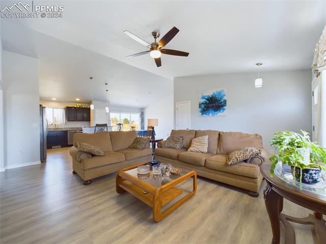 1021 W Calle Del Ciervo Drive