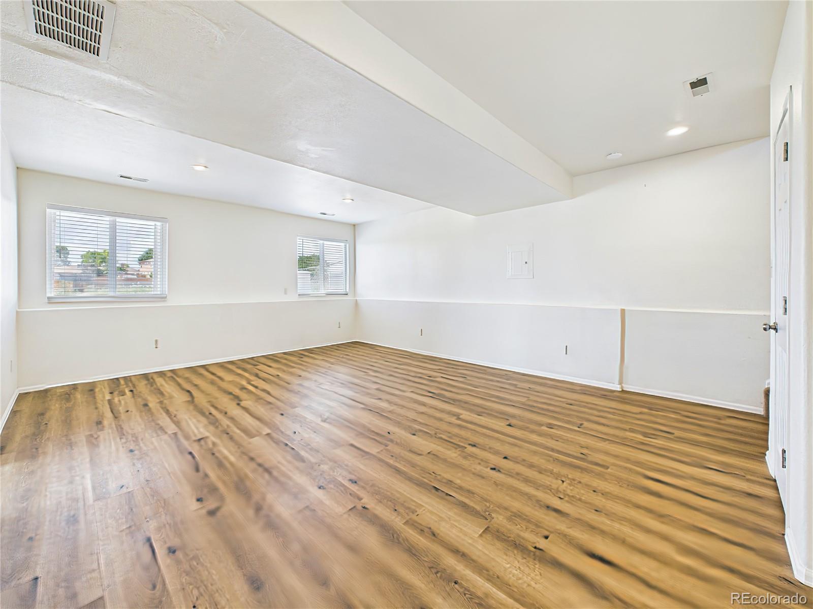 939 S Sweetwater Drive Unit: 939