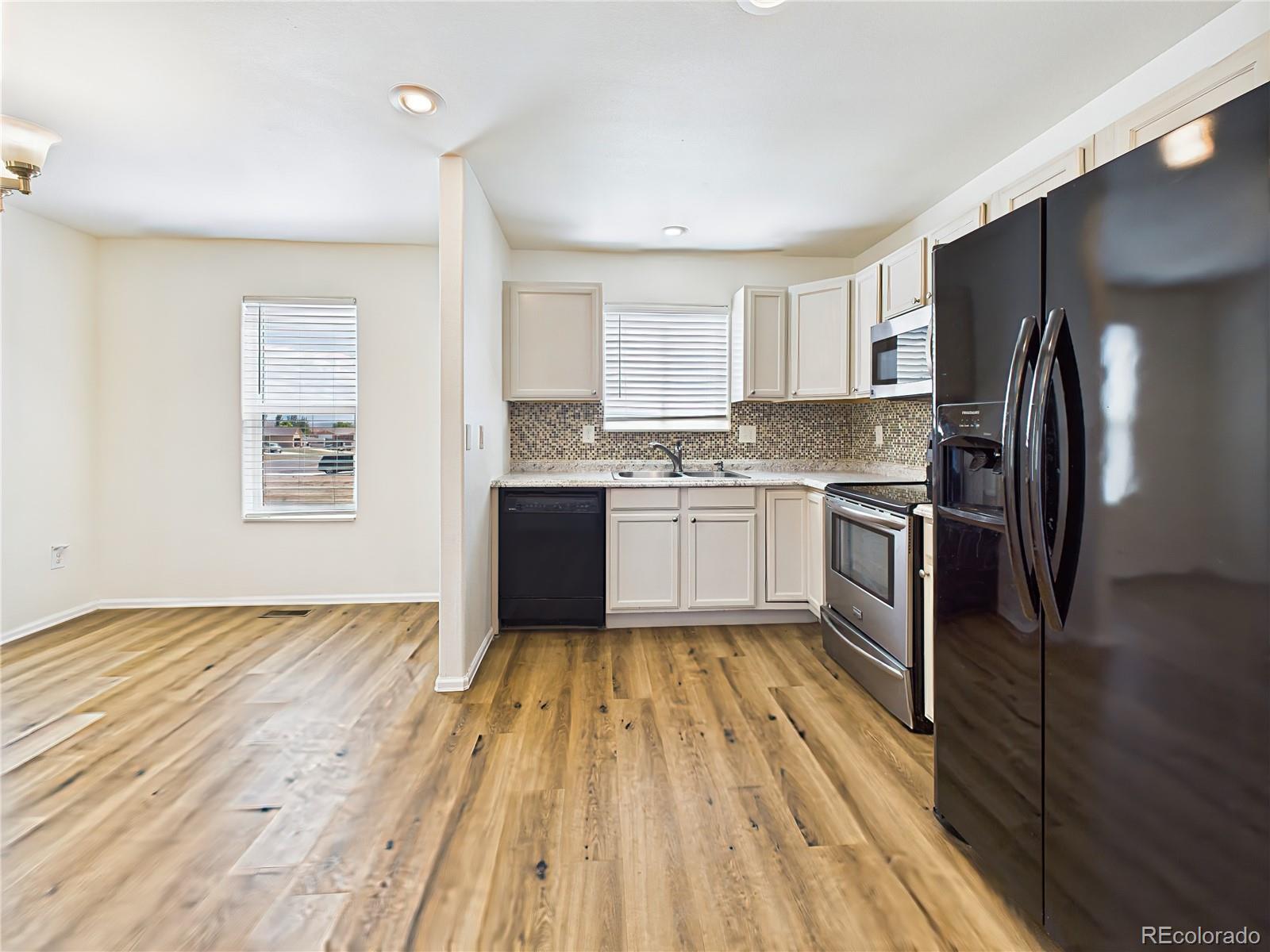 939 S Sweetwater Drive Unit: 939