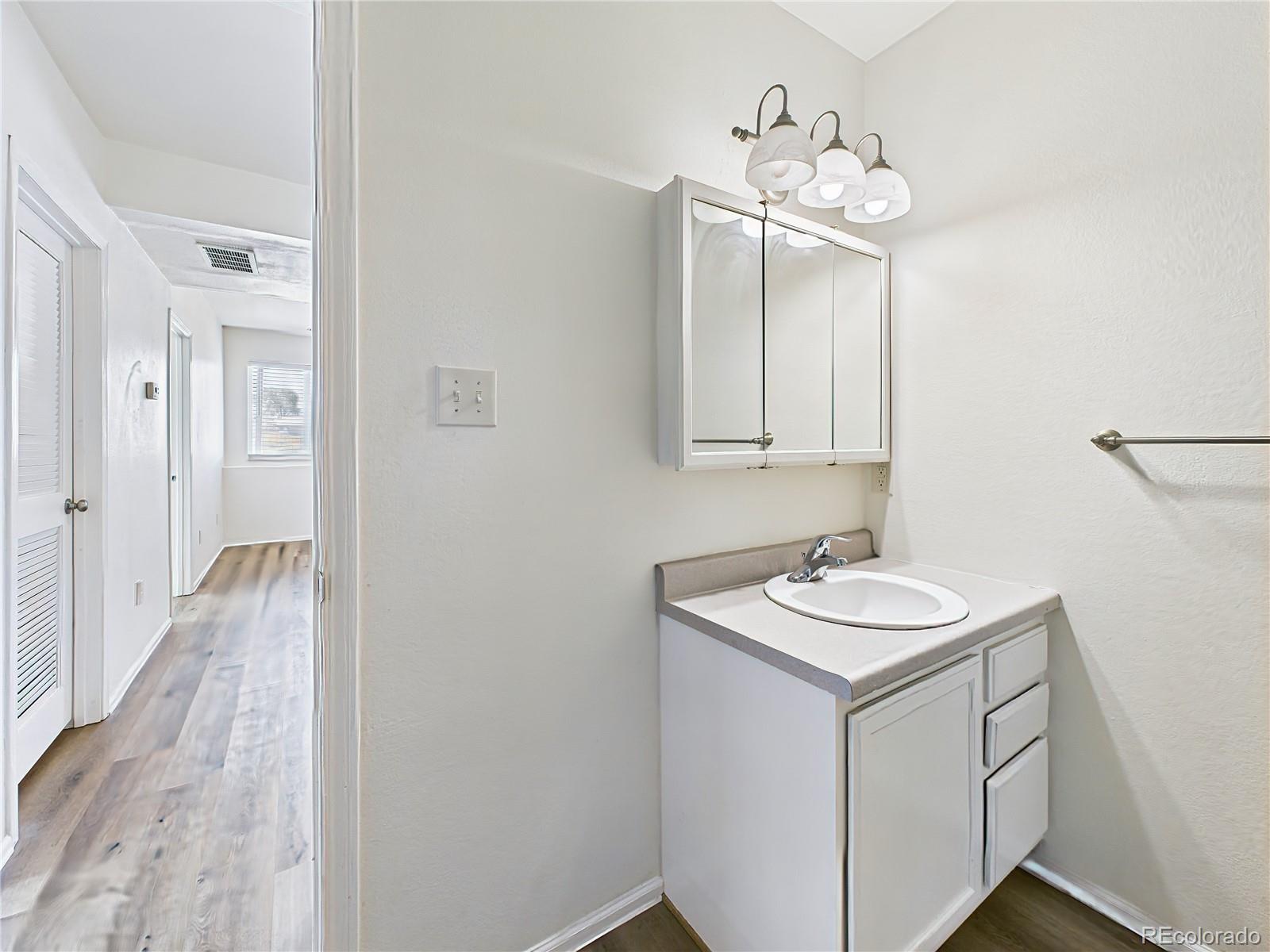 939 S Sweetwater Drive Unit: 939