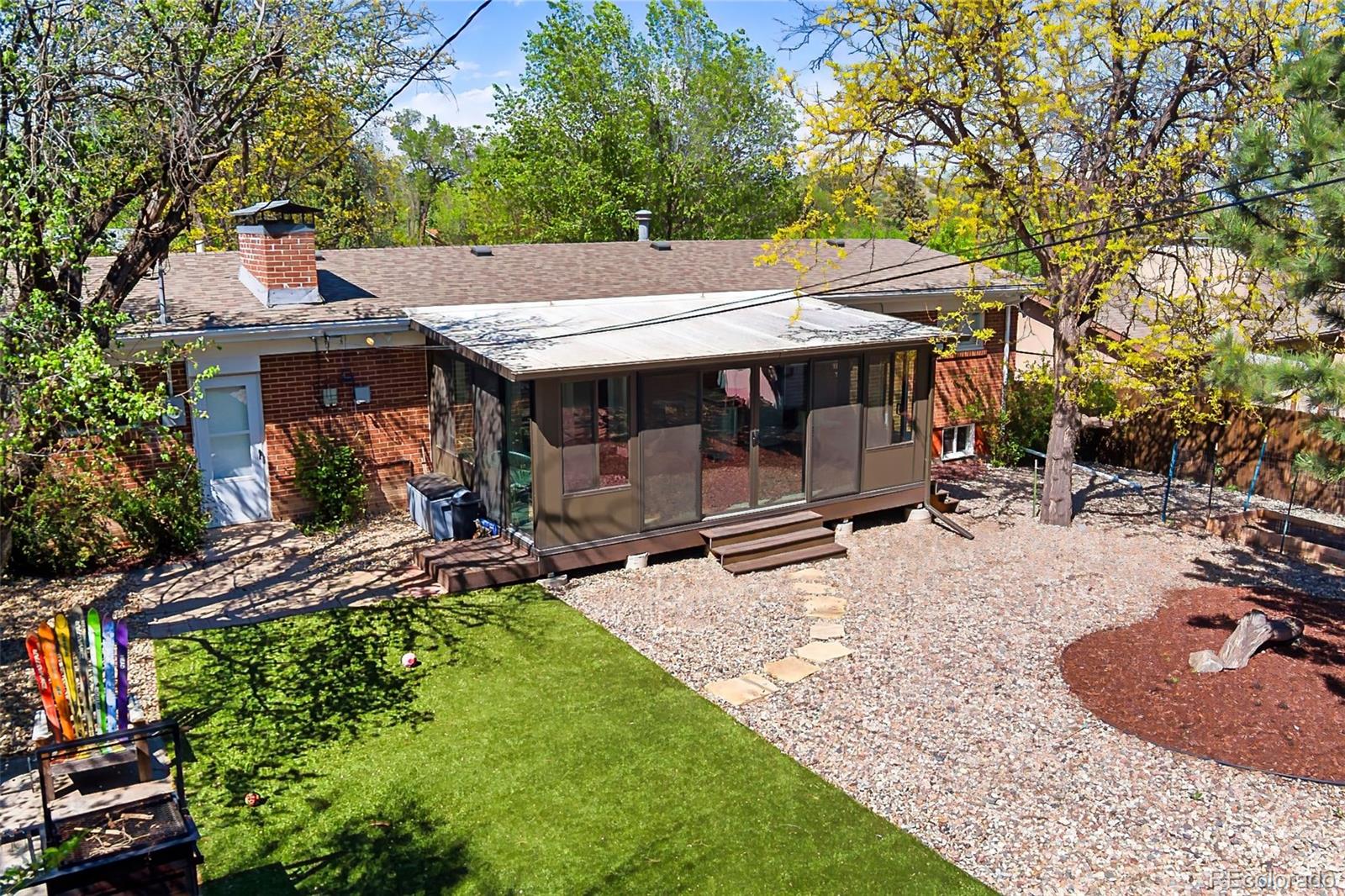 1107 Parkview Boulevard