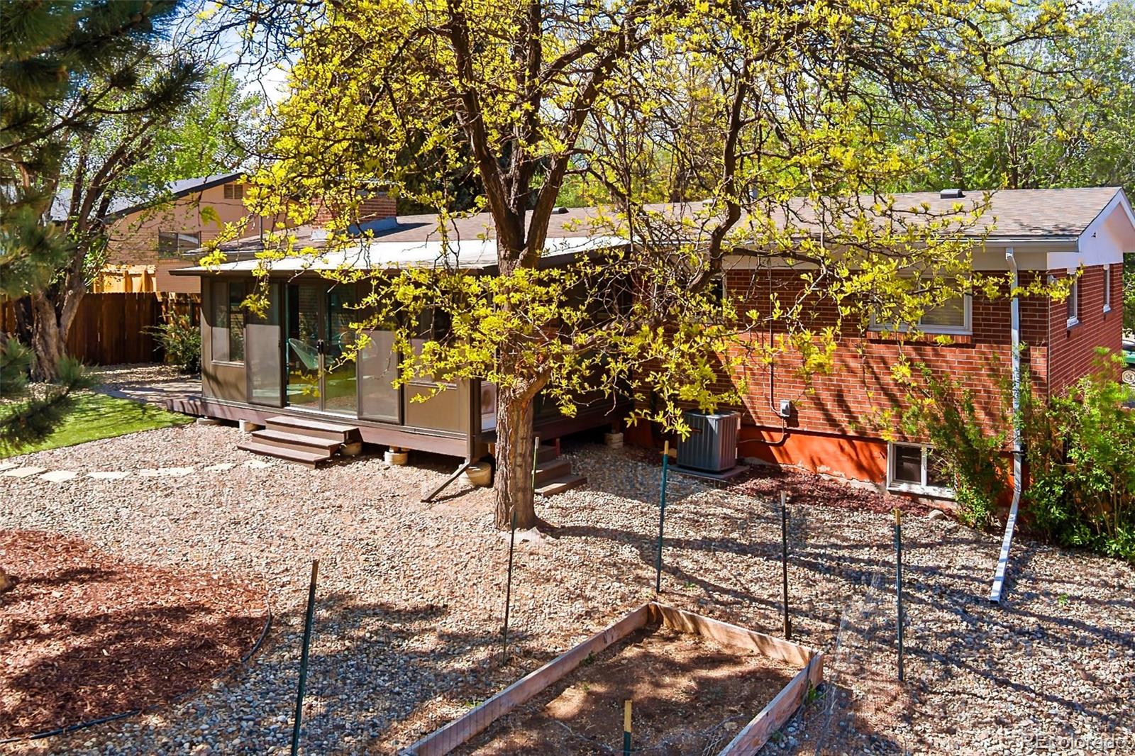 1107 Parkview Boulevard