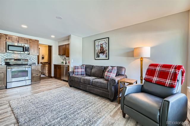 414 Tenderfoot Street Unit: 11