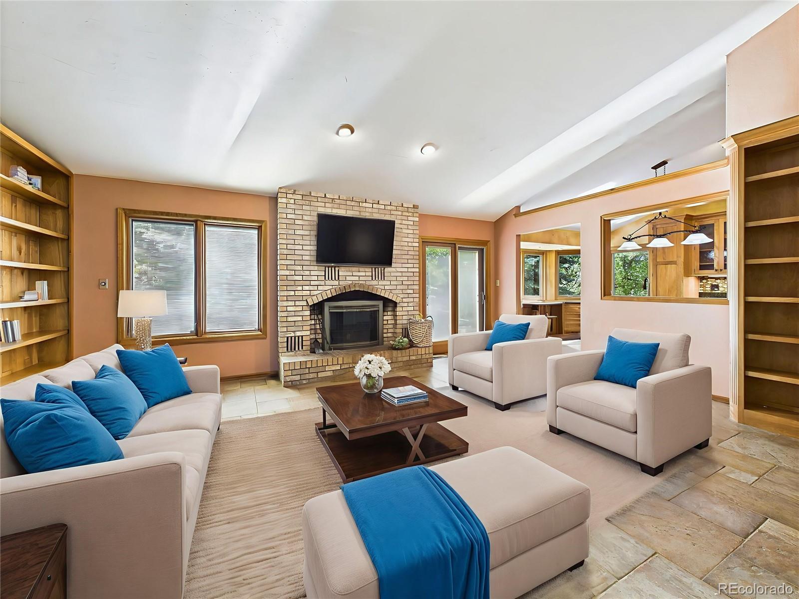 1045 Golden Hills Road