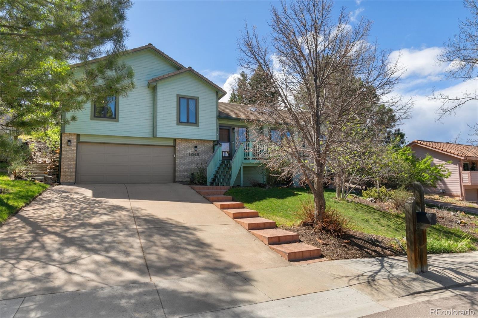 1045 Golden Hills Road