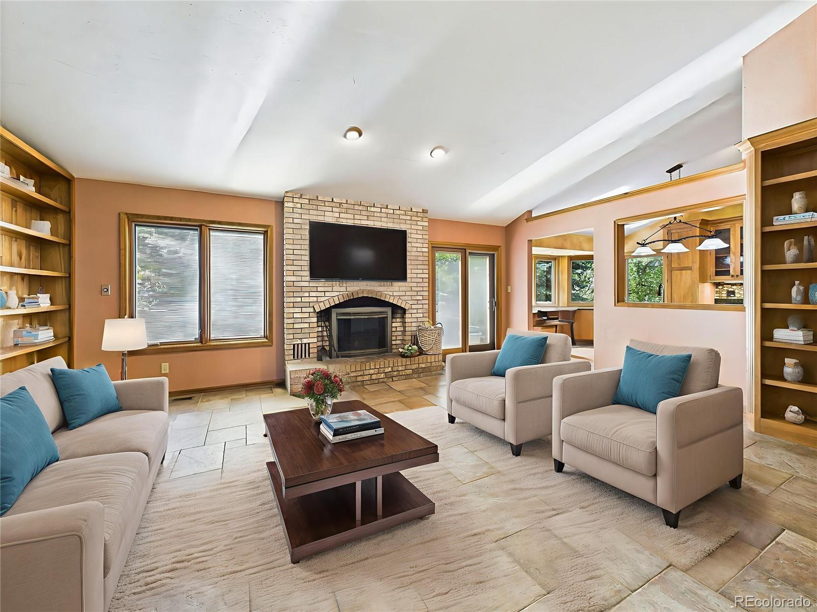 1045 Golden Hills Road