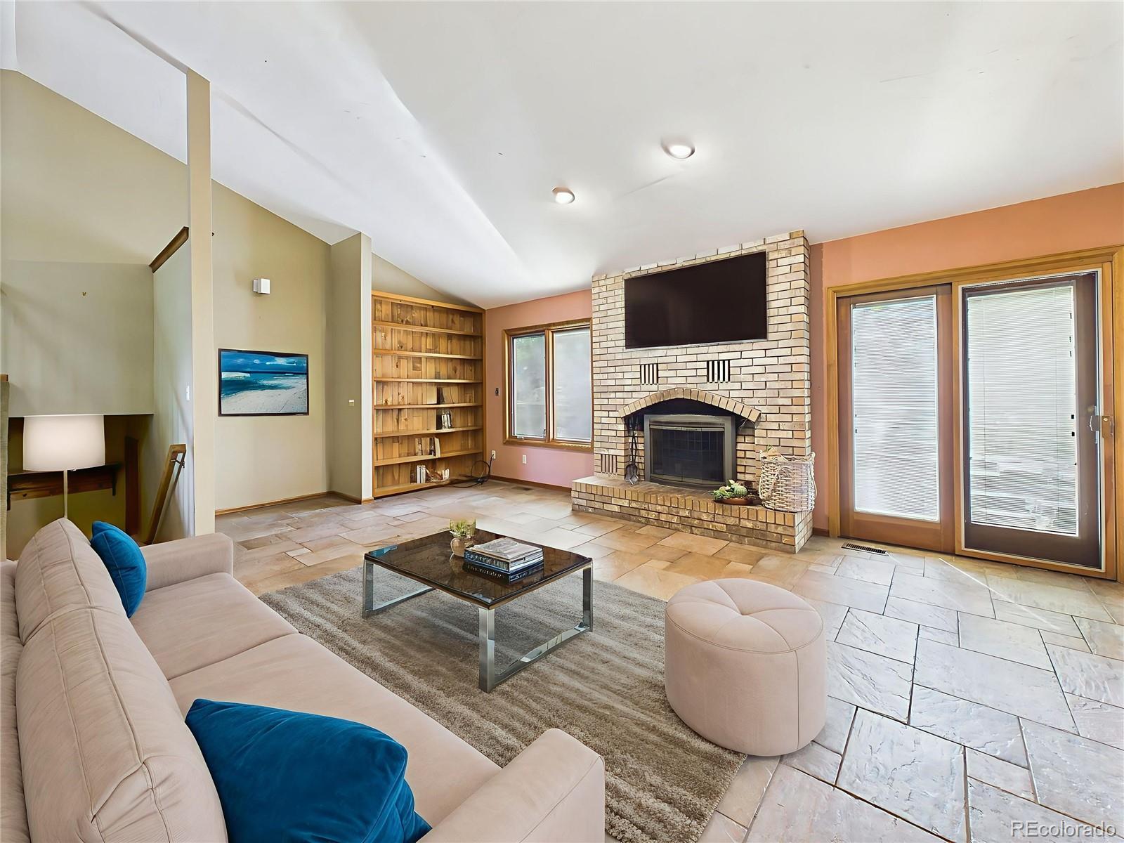 1045 Golden Hills Road