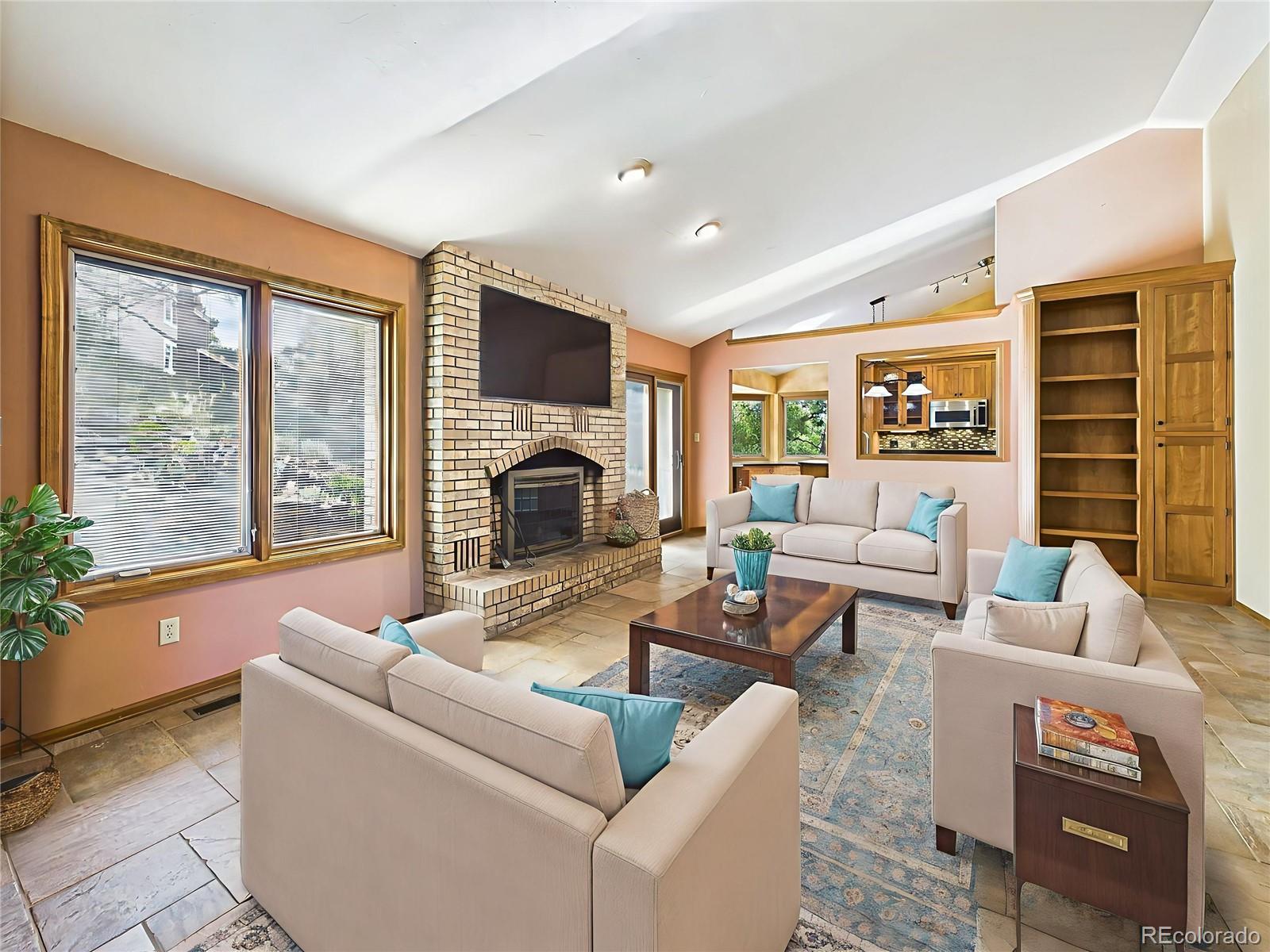 1045 Golden Hills Road