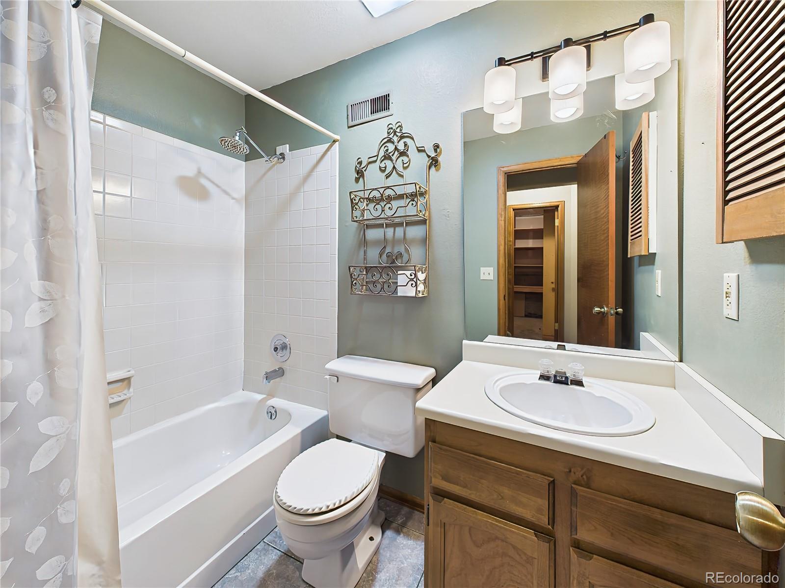 1045 Golden Hills Road