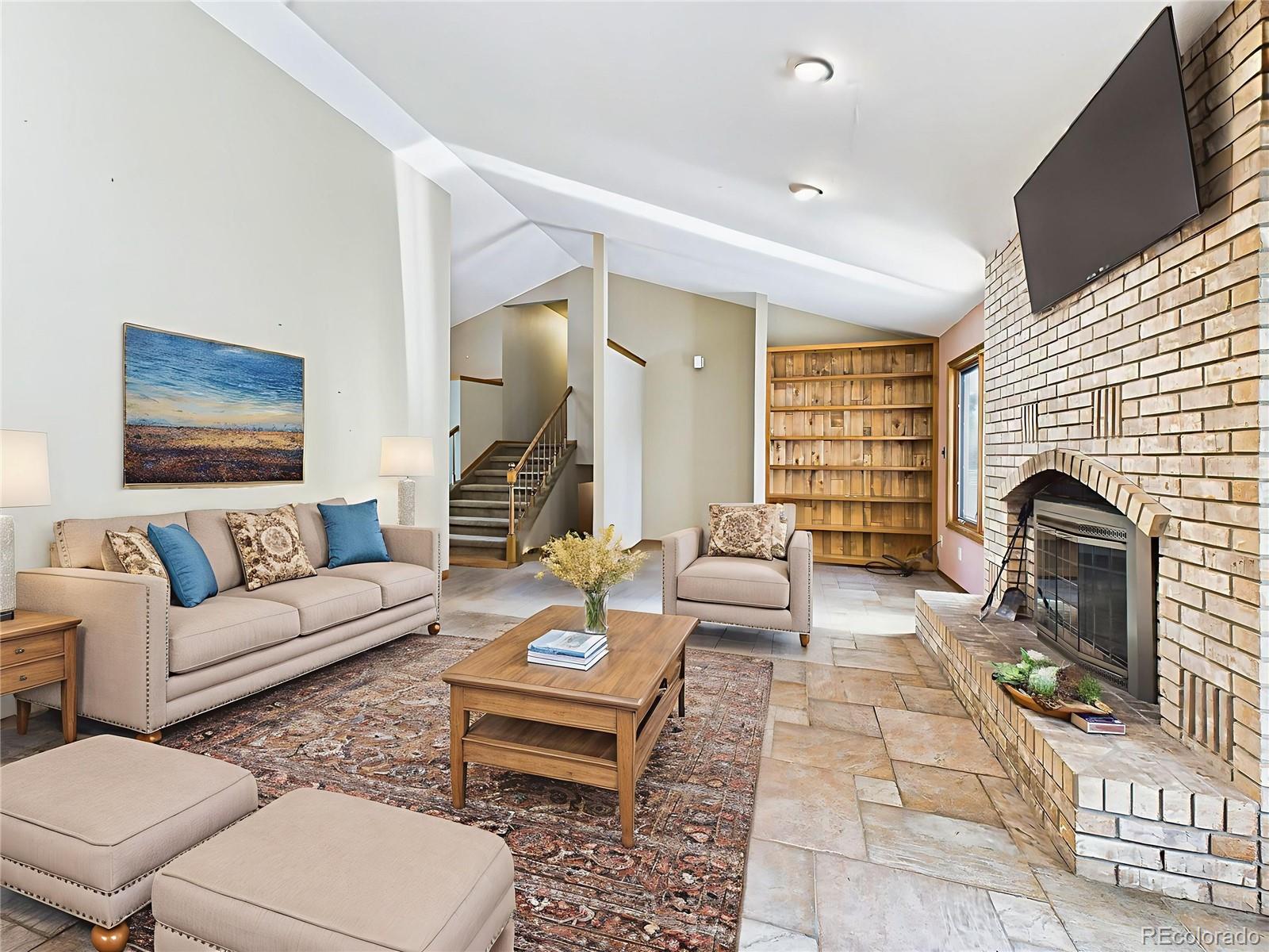 1045 Golden Hills Road