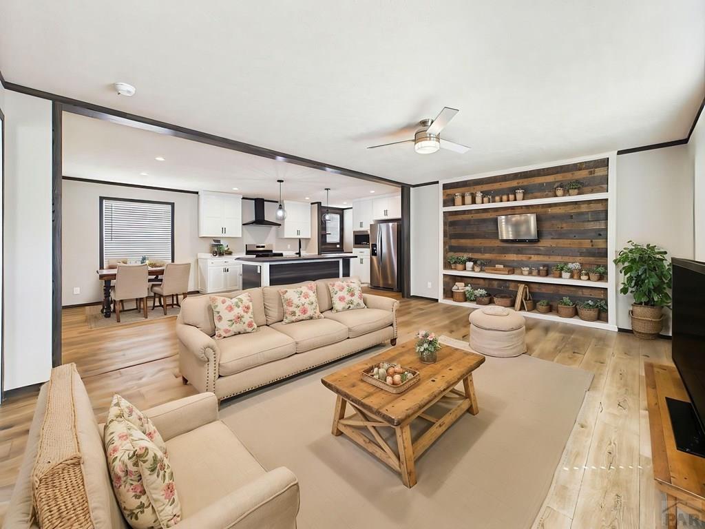 354 E Stewart Dr