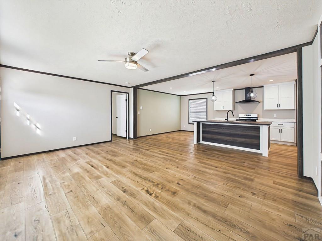 354 E Stewart Dr