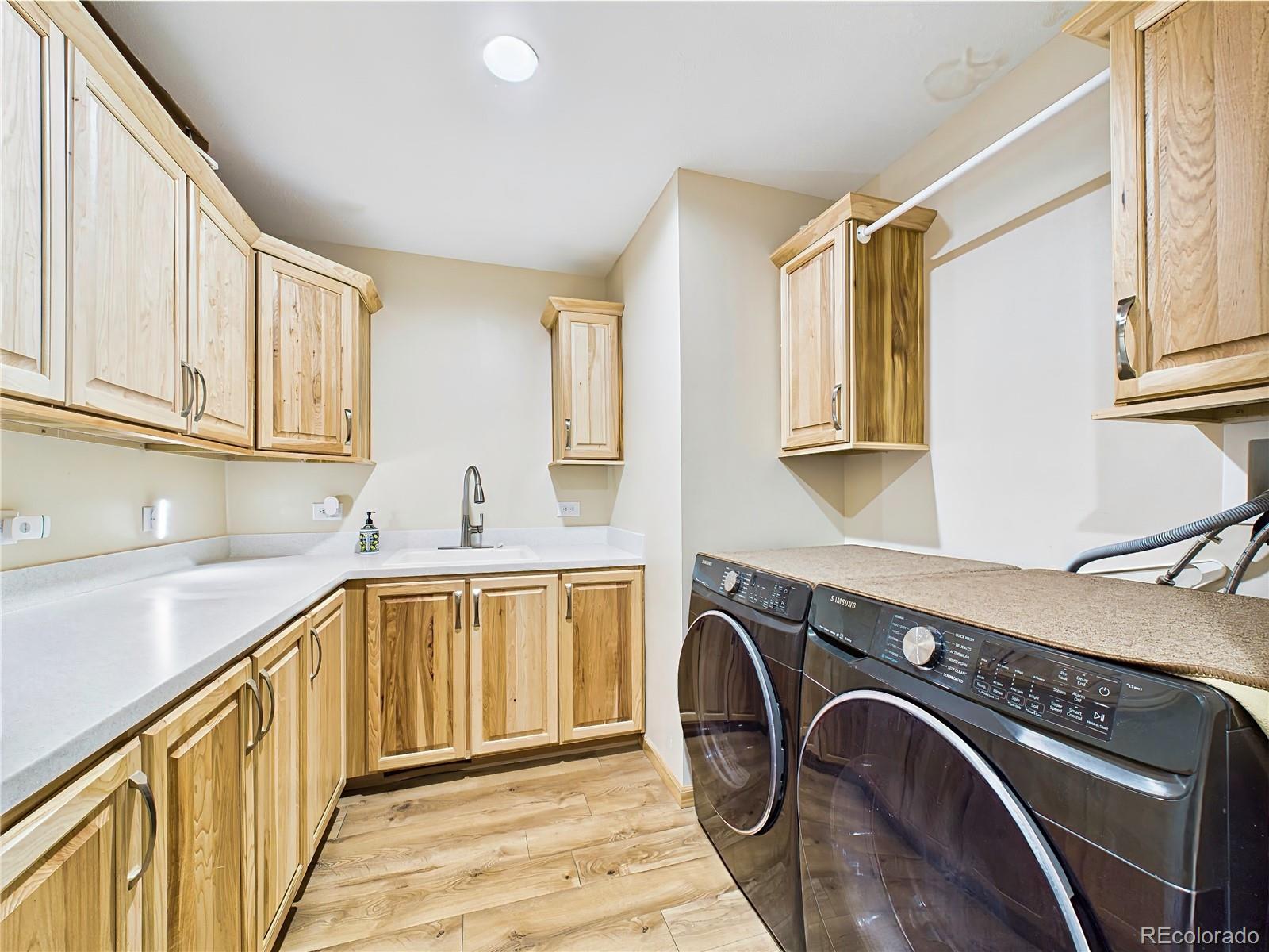 849 E Woodleaf Drive