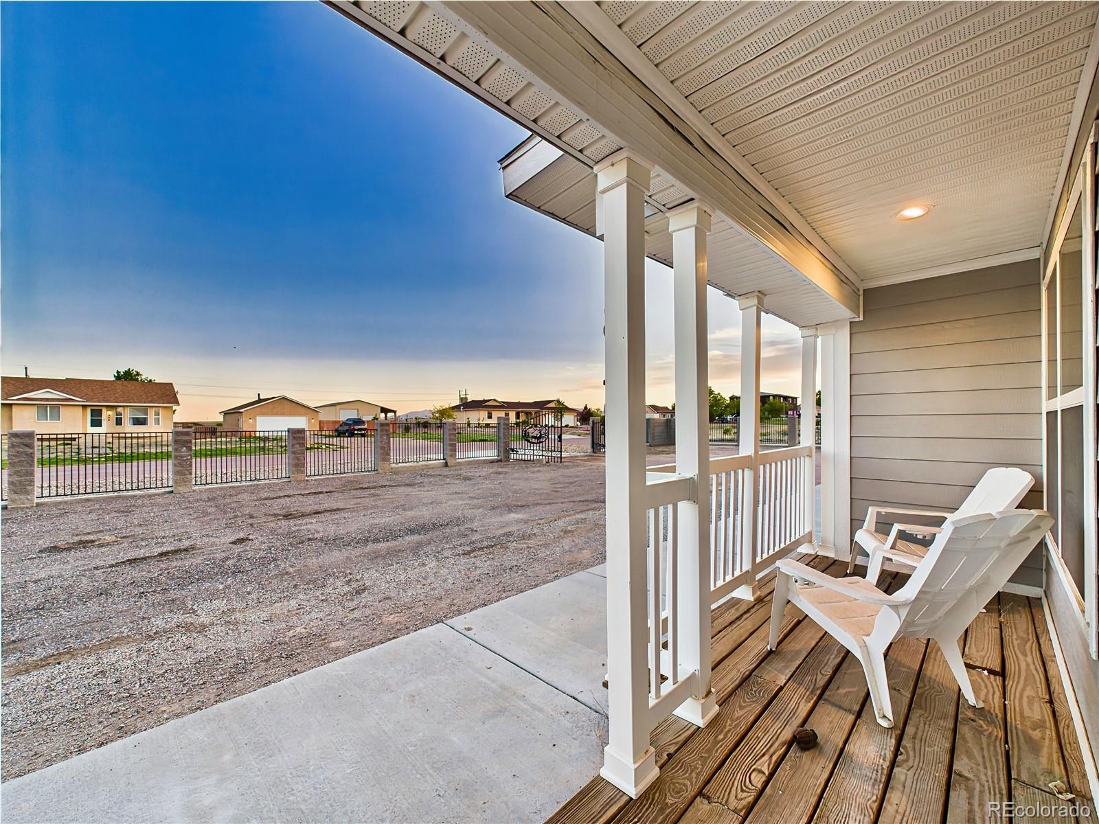 849 E Woodleaf Drive