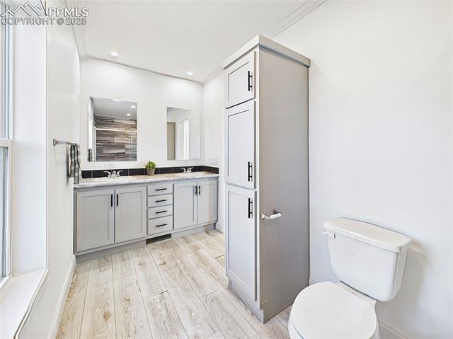 893 S Greenway Avenue