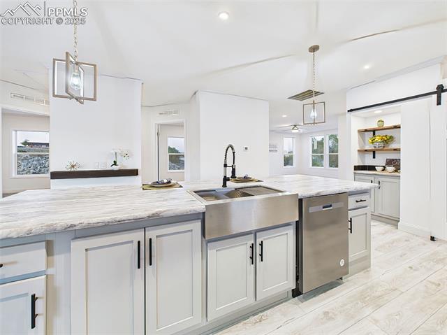 893 S Greenway Avenue