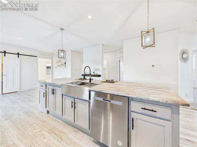 893 S Greenway Avenue