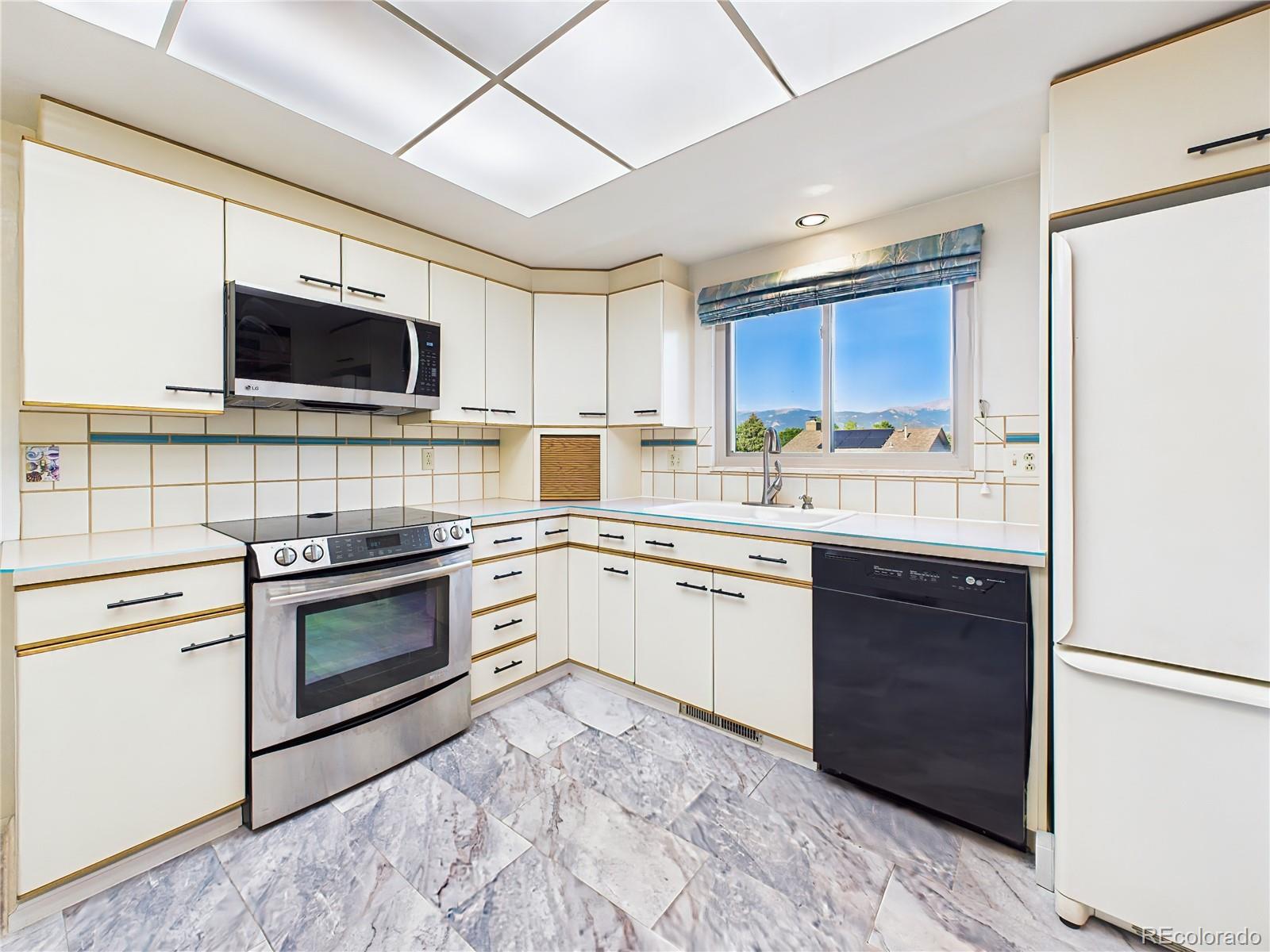 2210 Greenwich Circle