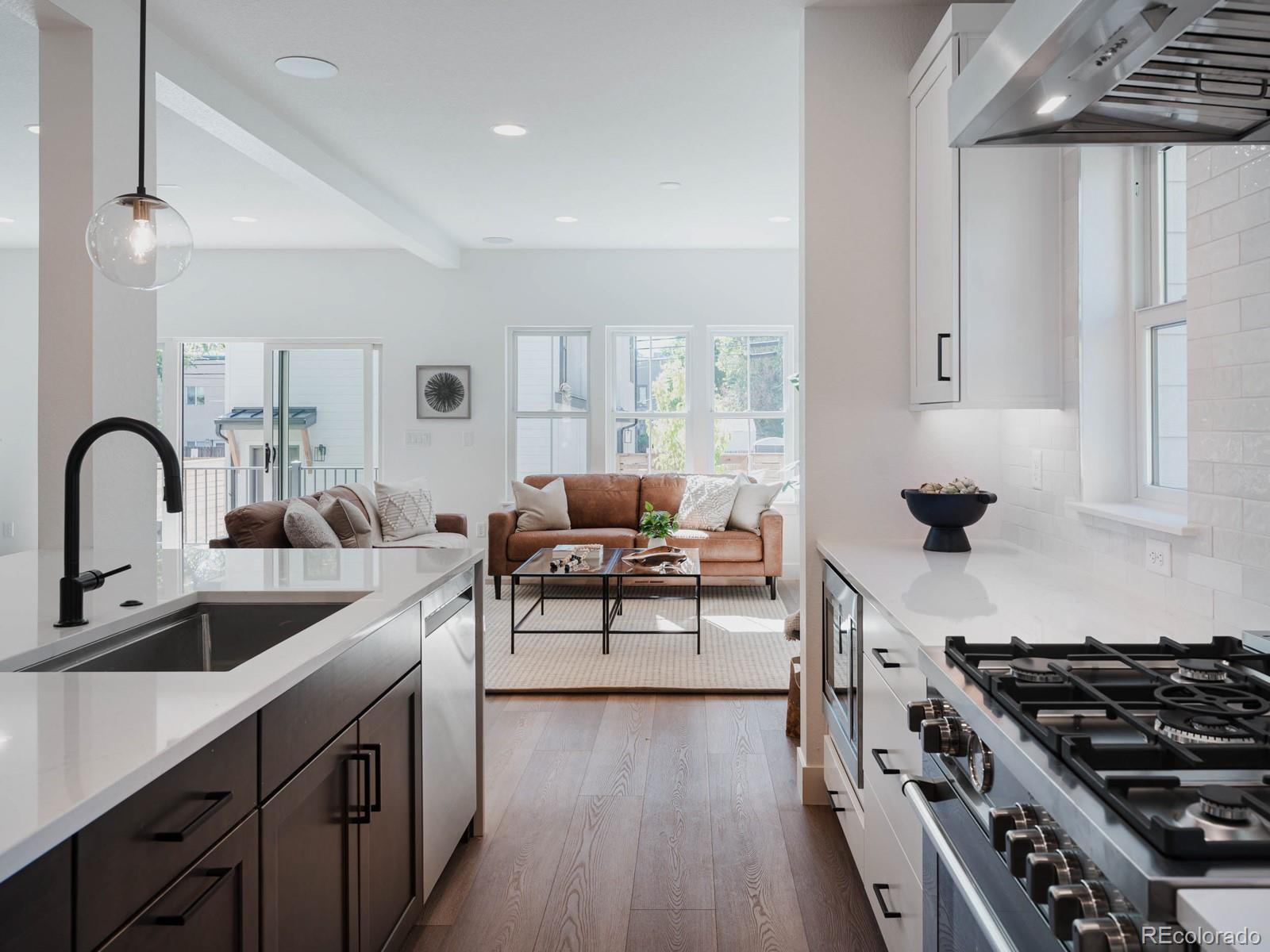 402 E Geneseo Street