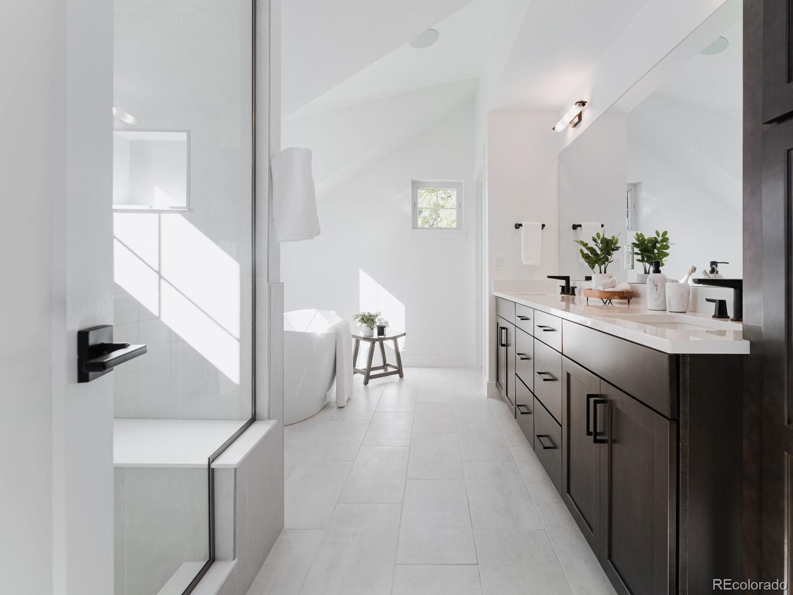 402 E Geneseo Street