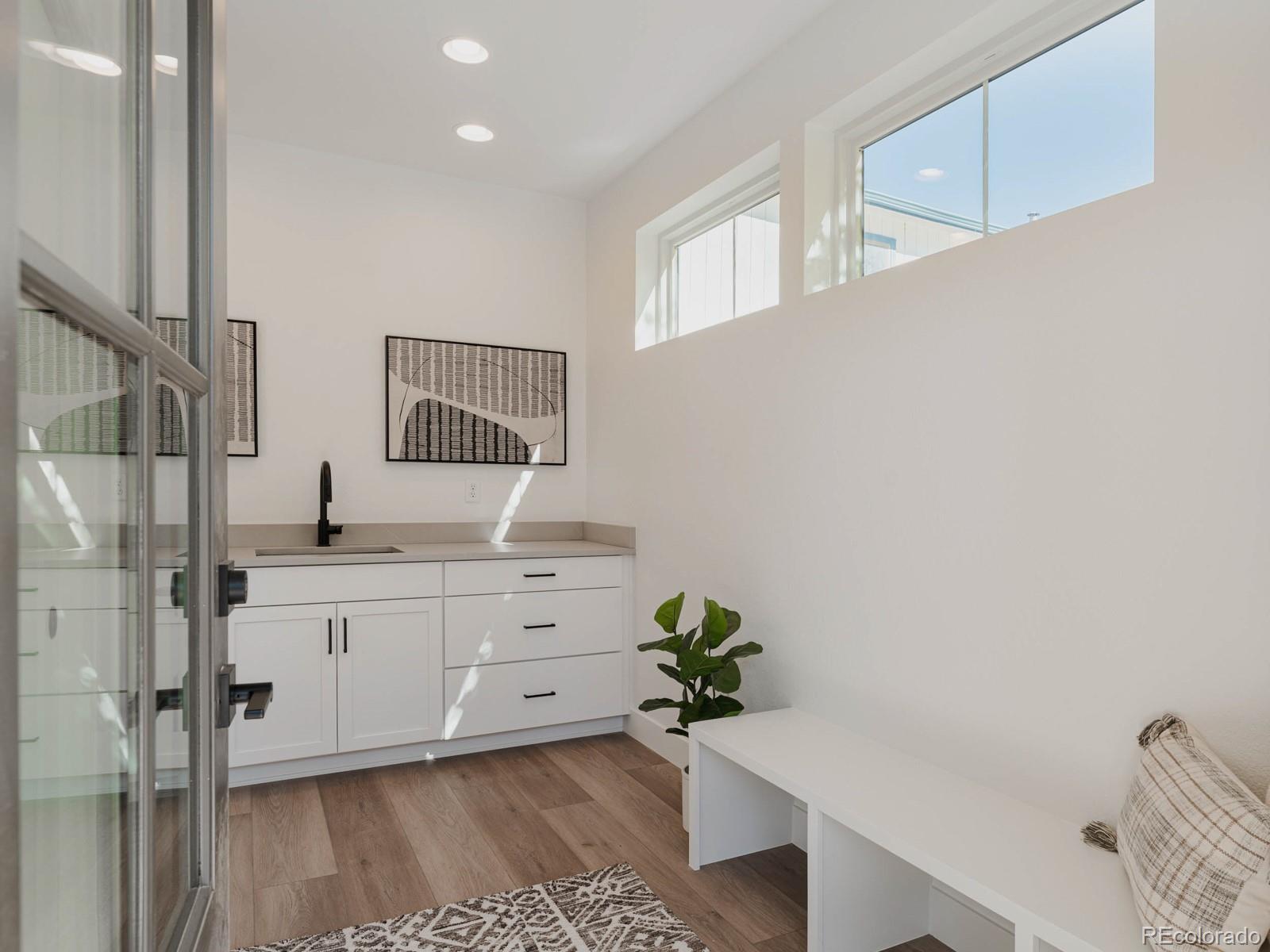 402 E Geneseo Street