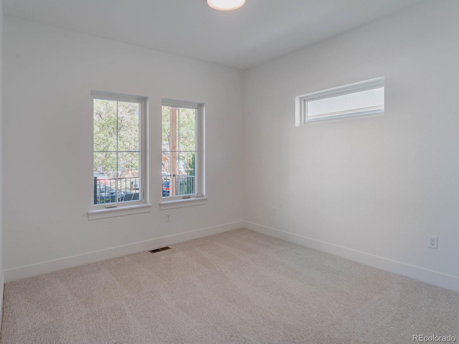 402 E Geneseo Street