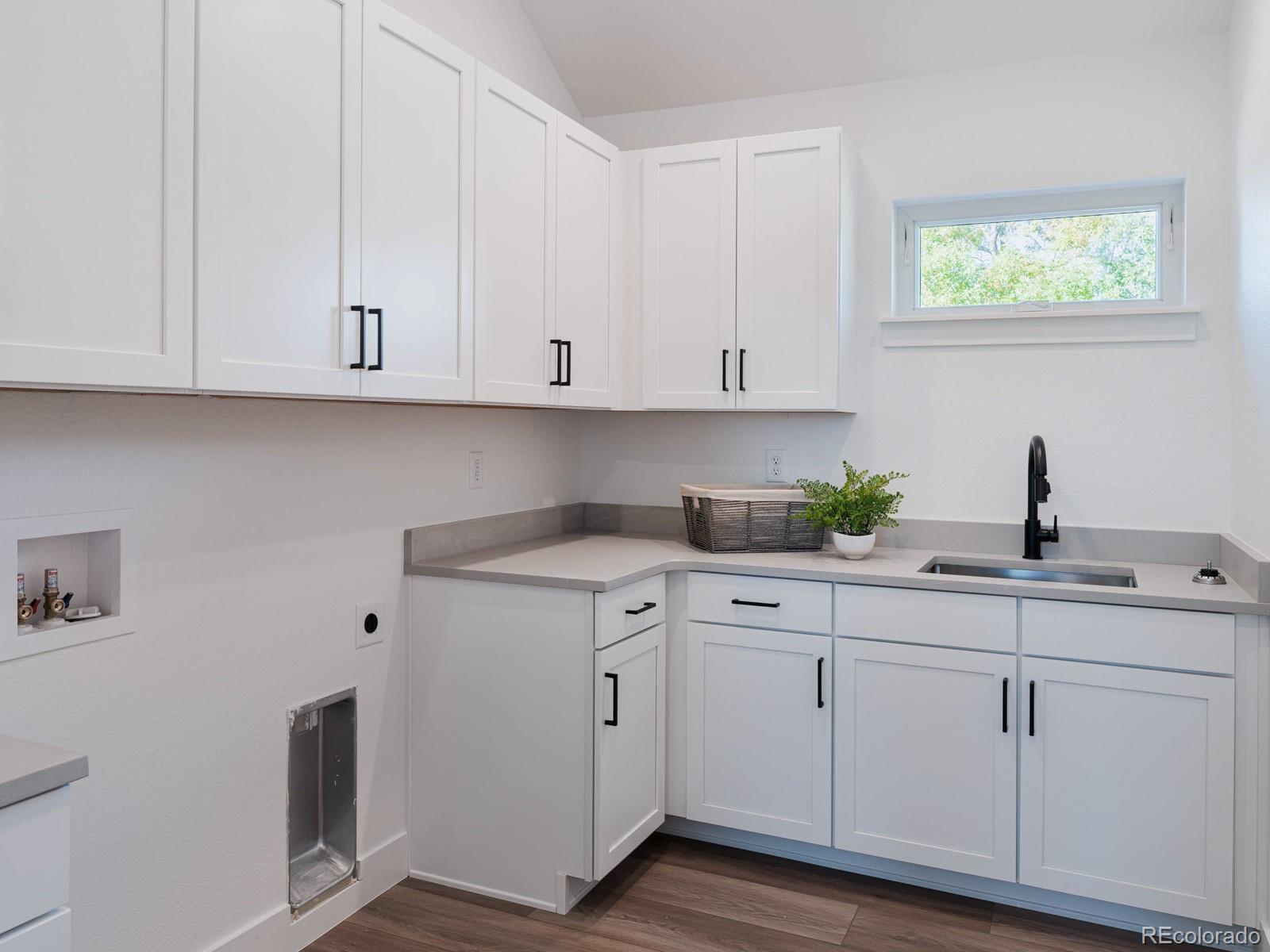 402 E Geneseo Street