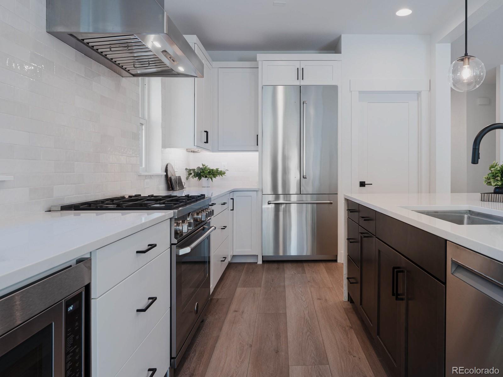 402 E Geneseo Street