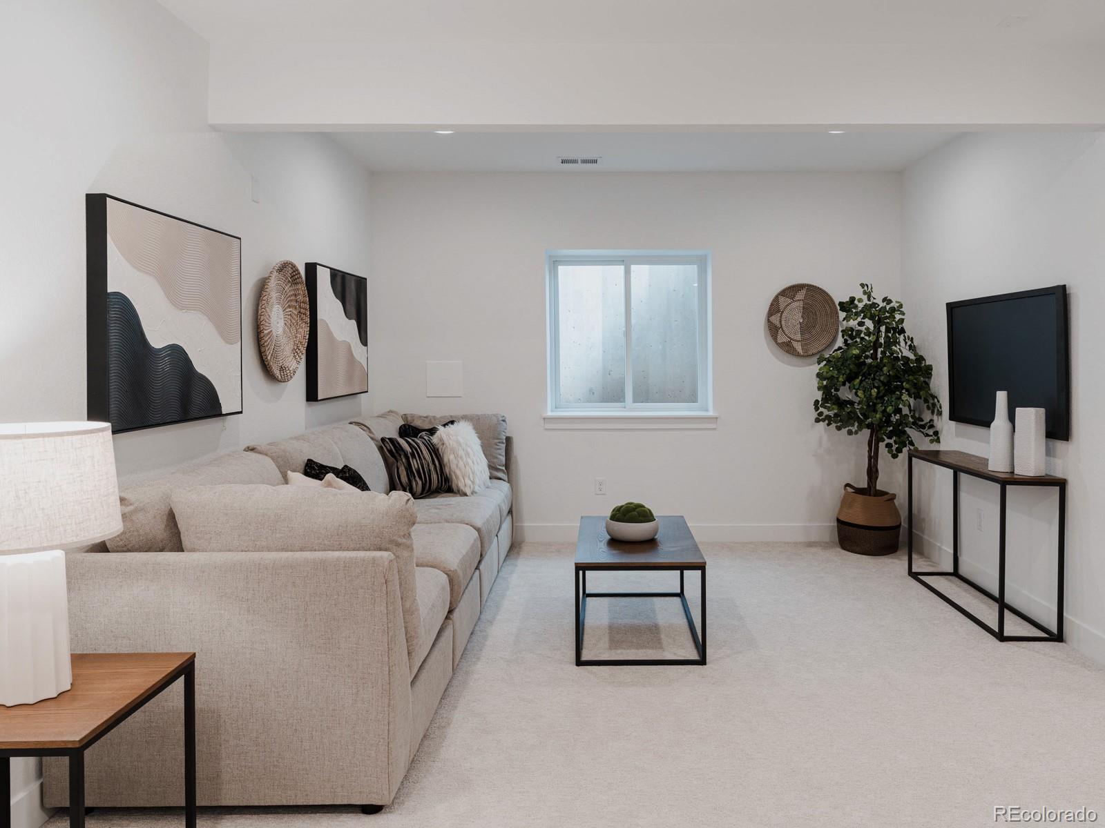 402 E Geneseo Street