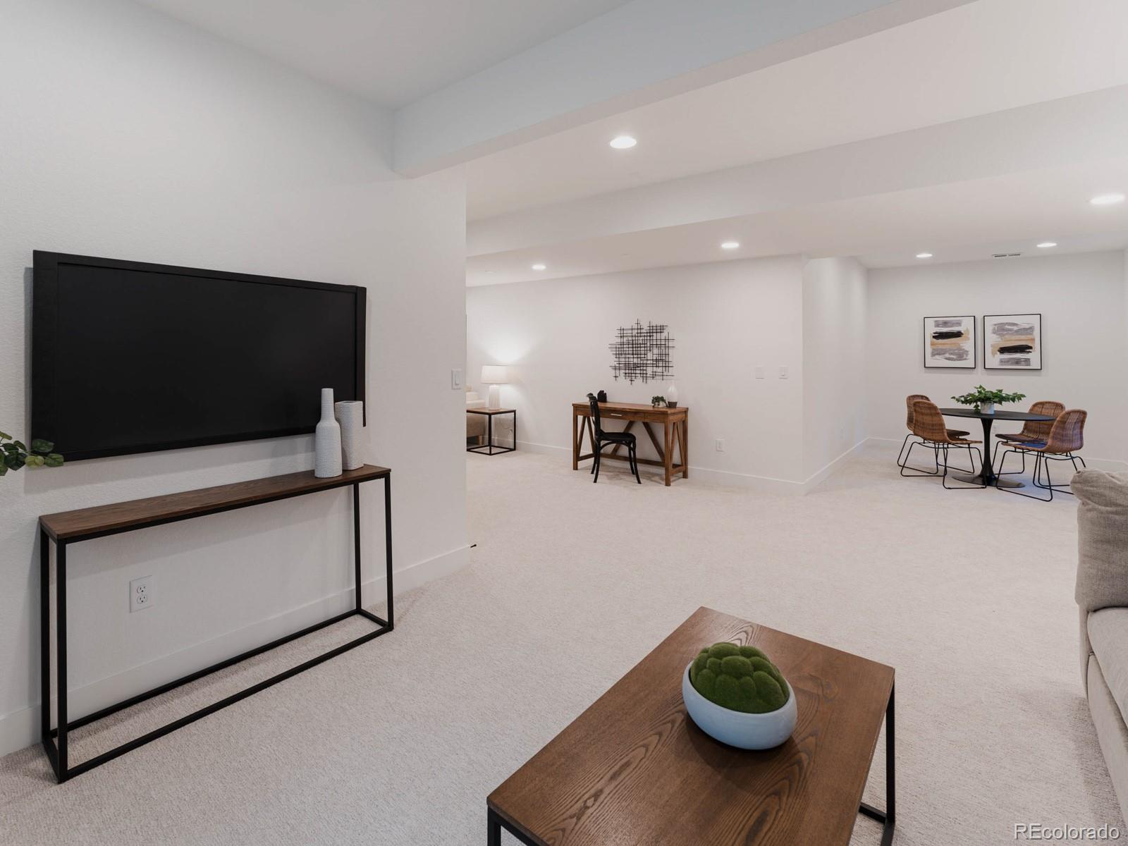 402 E Geneseo Street