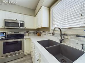 860 Loma Point