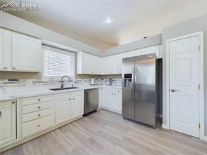 860 Loma Point