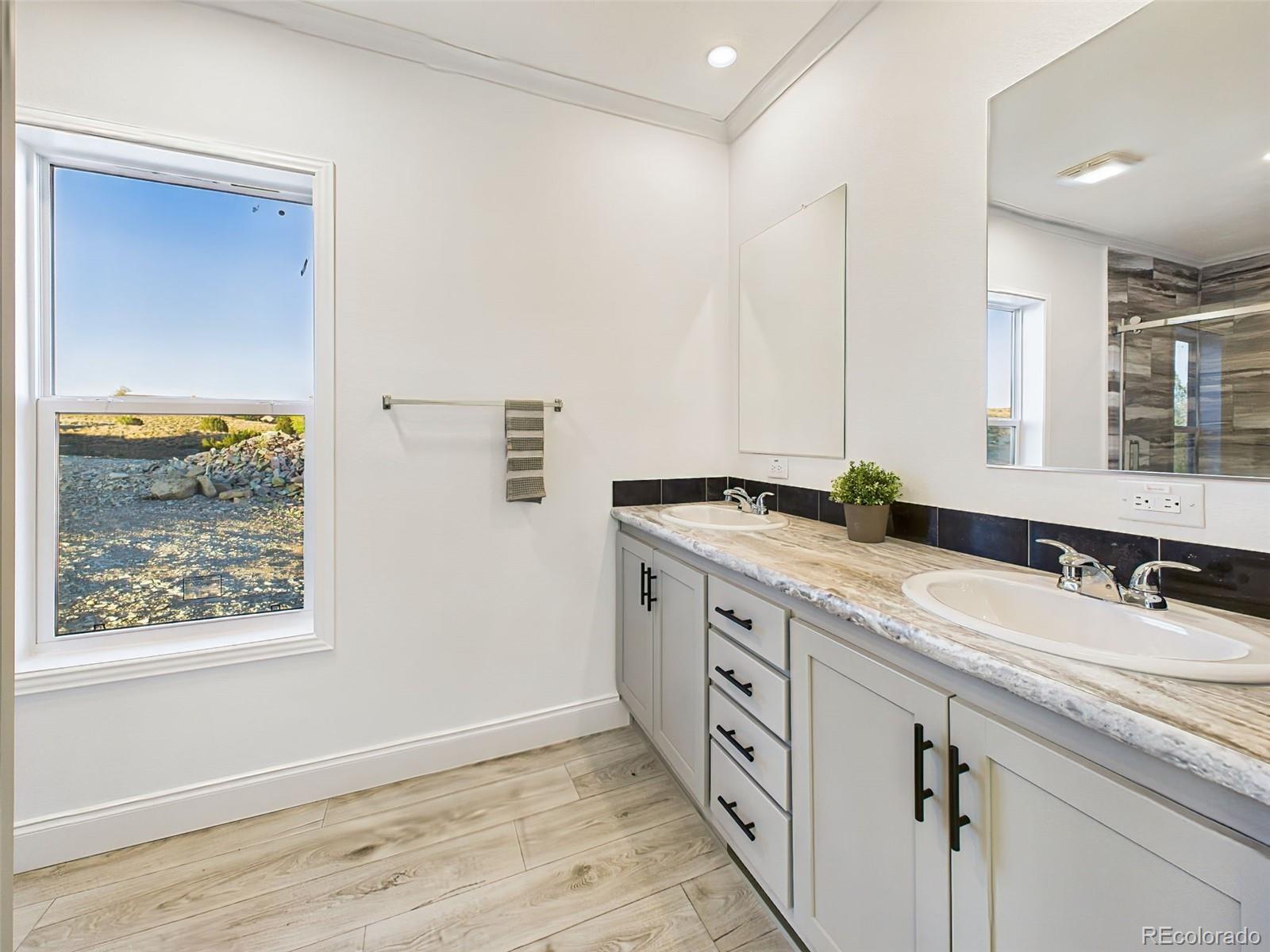 893 S Greenway Avenue