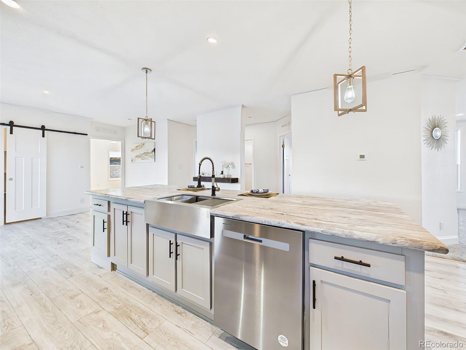 893 S Greenway Avenue