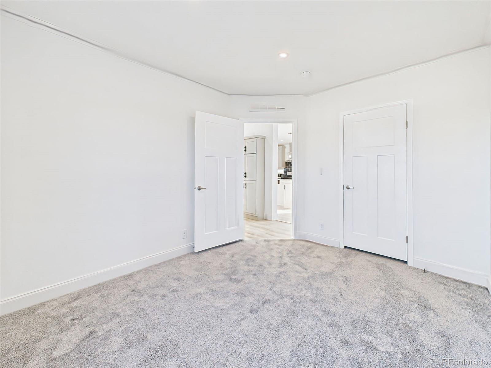 893 S Greenway Avenue