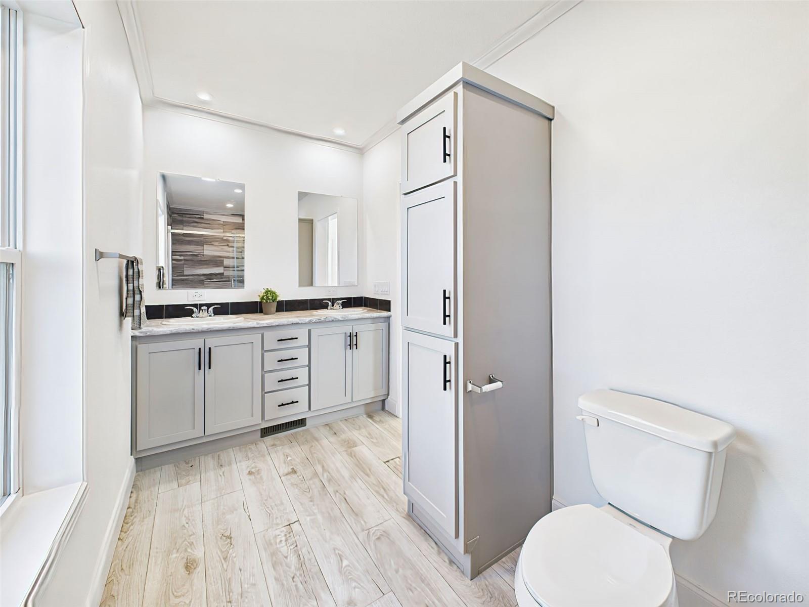 893 S Greenway Avenue