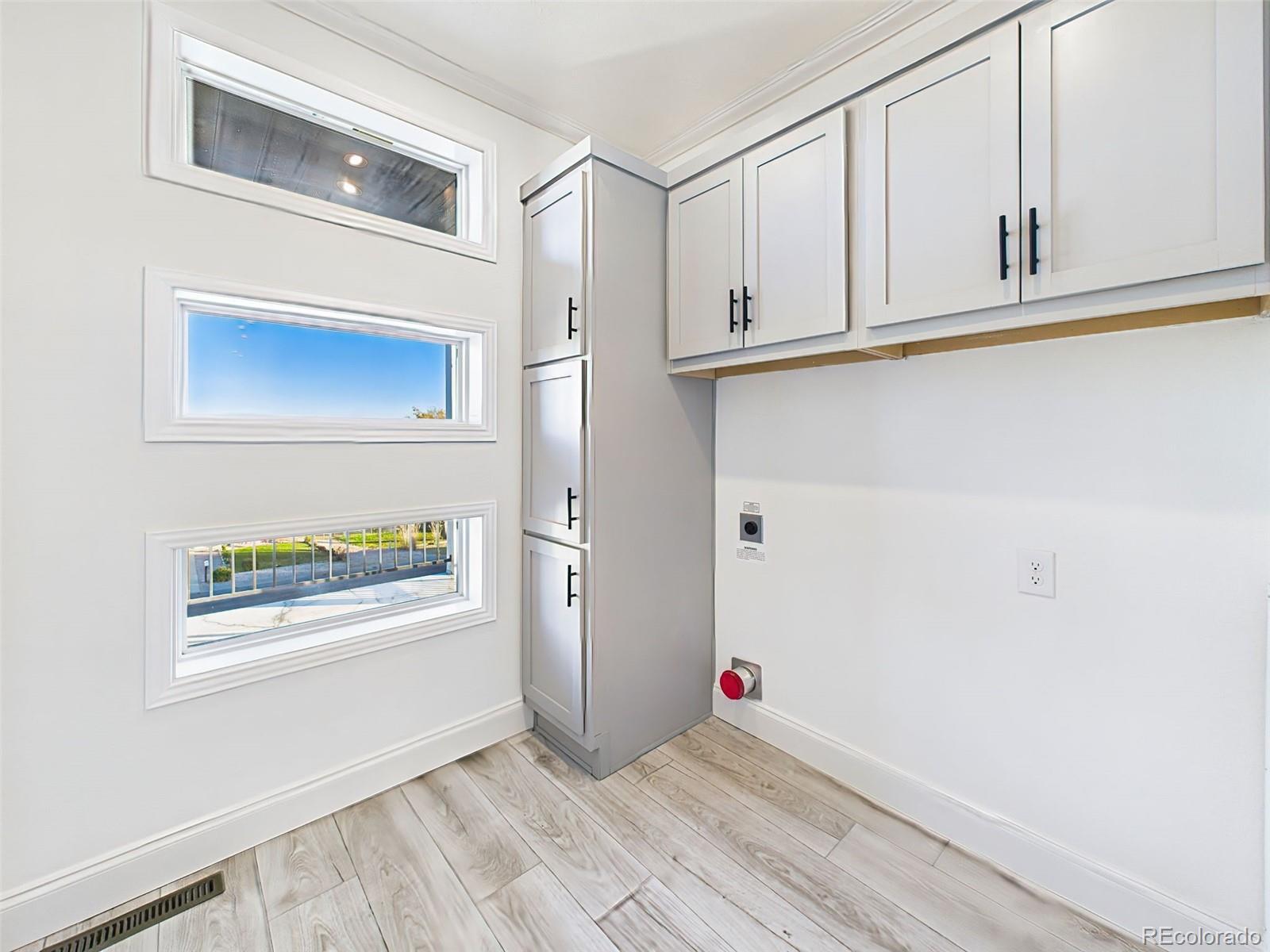 893 S Greenway Avenue