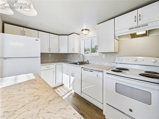 192 E Kipling Drive