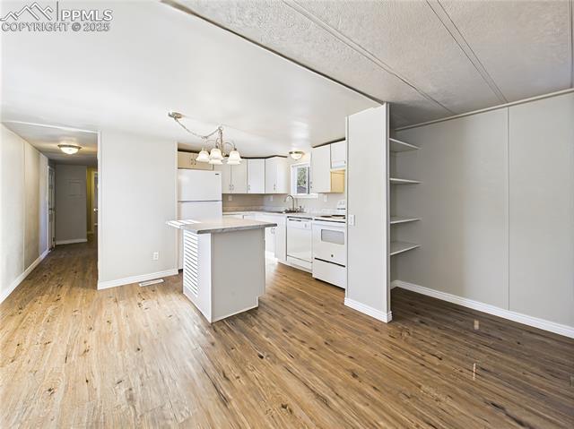 192 E Kipling Drive