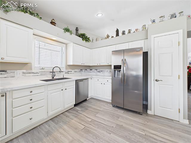 860 Loma Point