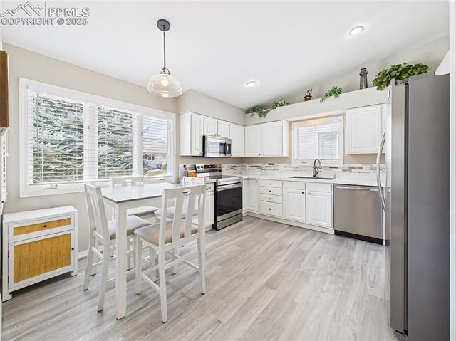 860 Loma Point