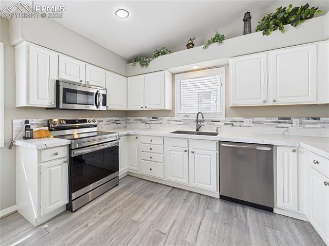 860 Loma Point