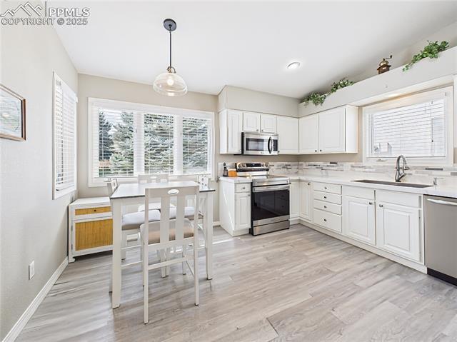 860 Loma Point