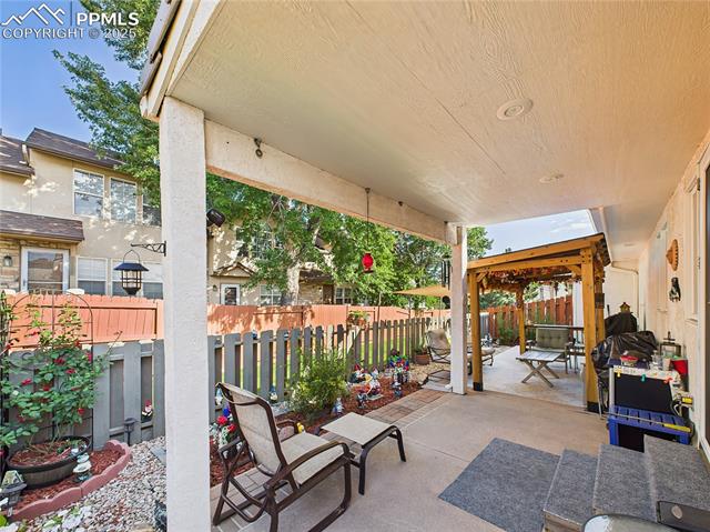 860 Loma Point