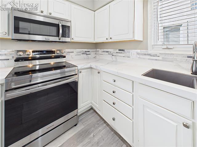860 Loma Point